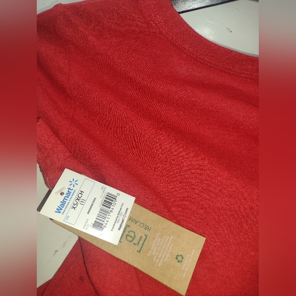 NWT women's red t-shirt size xs - Picture 3 of 3